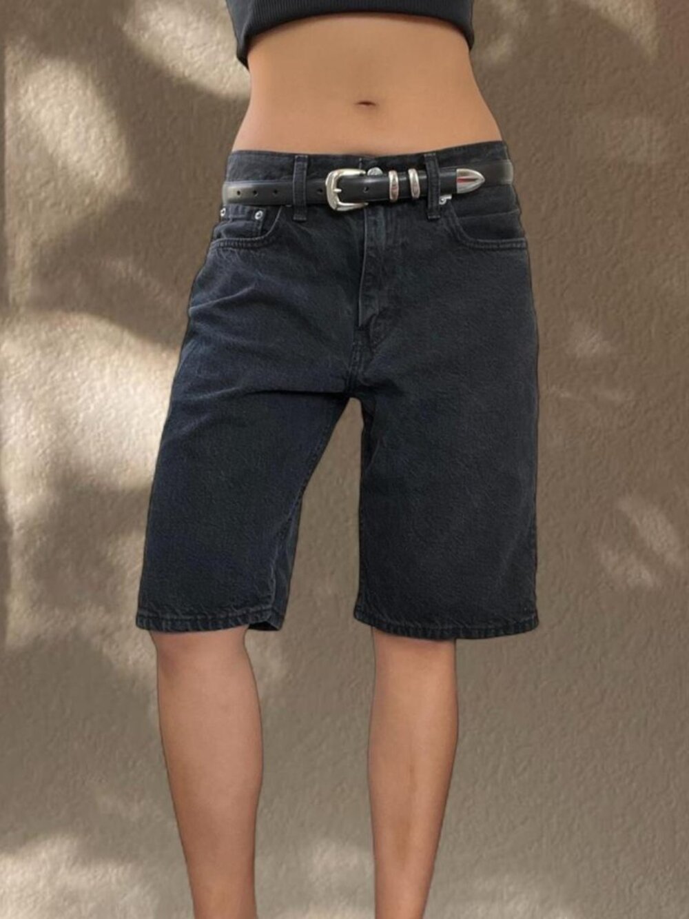 Levi's W31 Black washed mid rise longline denim jorts